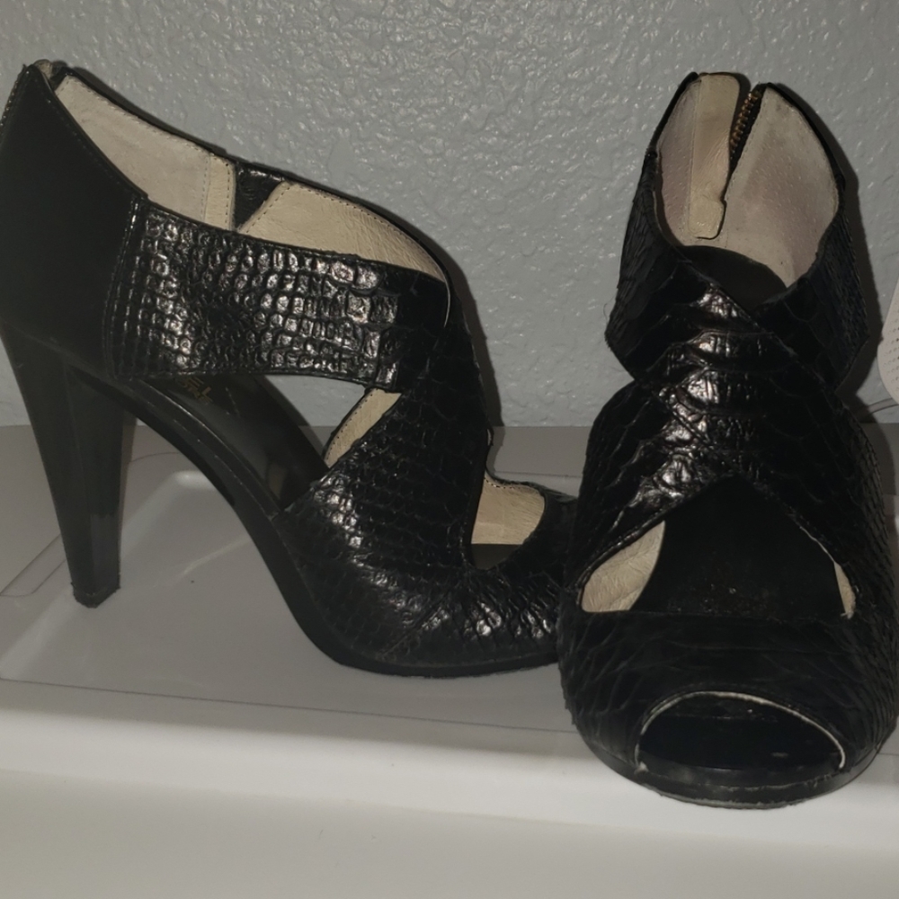 Michael Kors heels 😍
